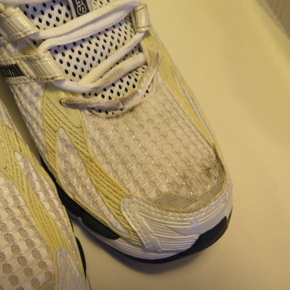 Woman's Adidas Supernova CSH 6....Size 8 - Picture 2 of 5